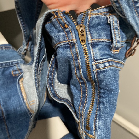 OshKosh B'Gosh girls 14 denim overalls 💕 adorable and great condition! - Picture 4 of 11